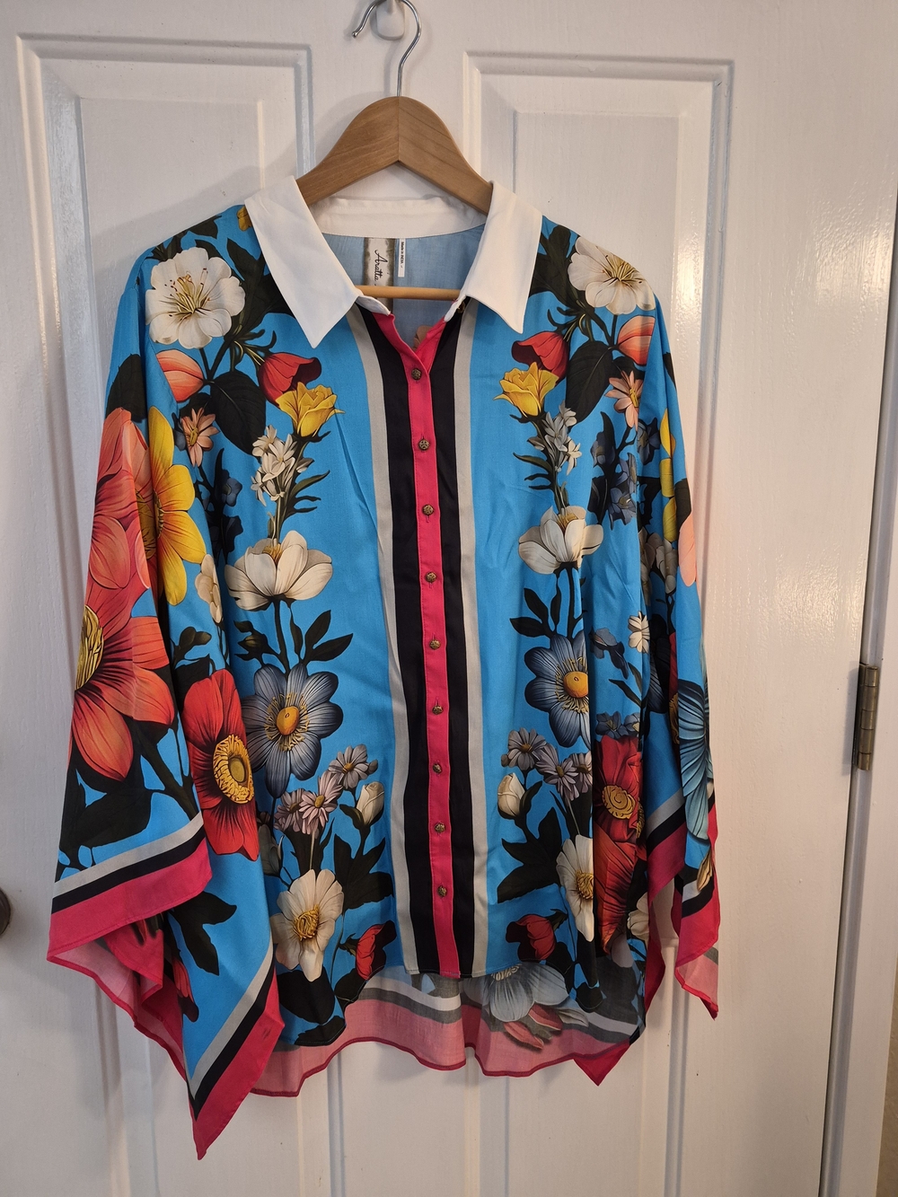 Aratta Floral Garden White Blue Floral Accent Top - Picture 5 of 10